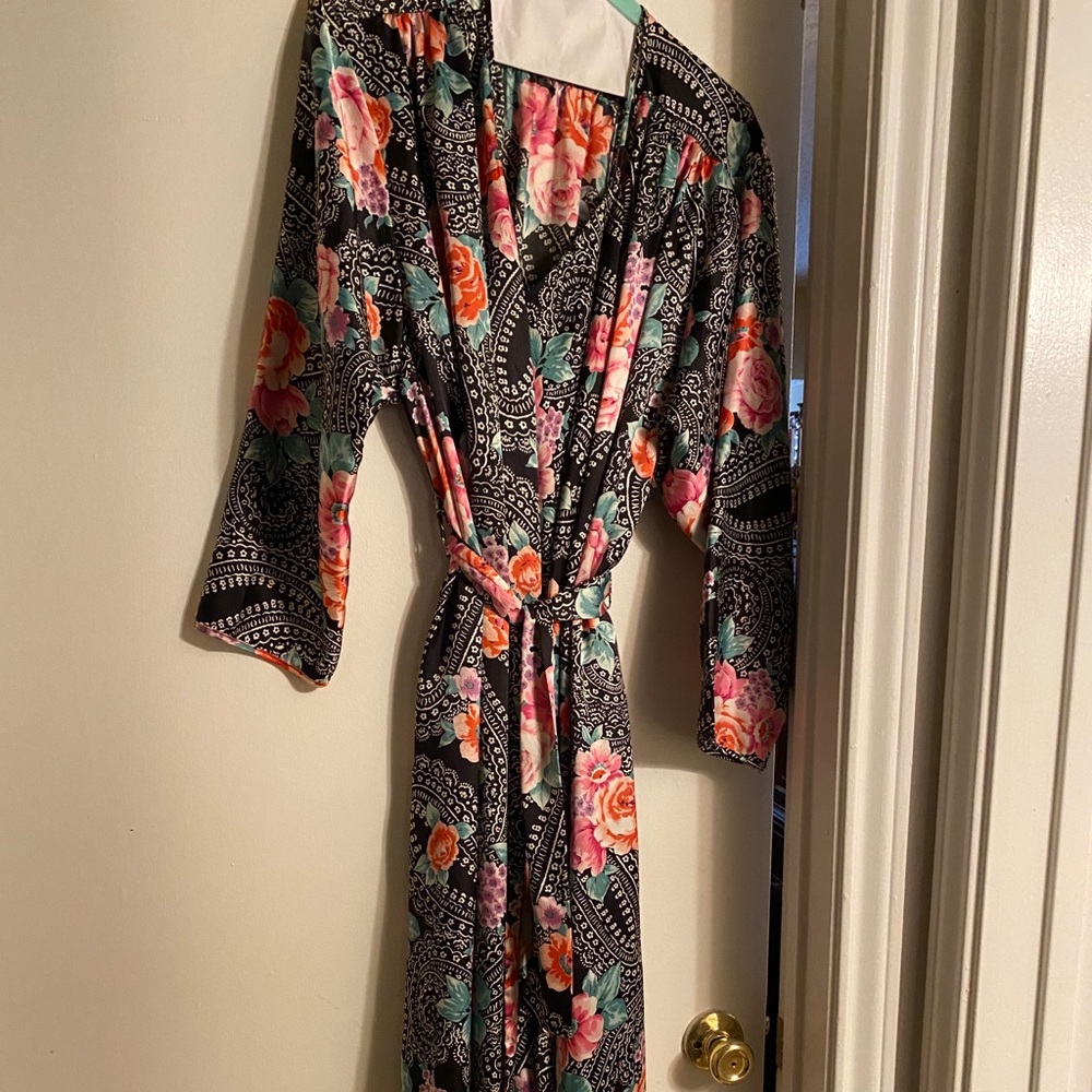 Beautiful Vintage Natori Gown &Robe Set Medium
